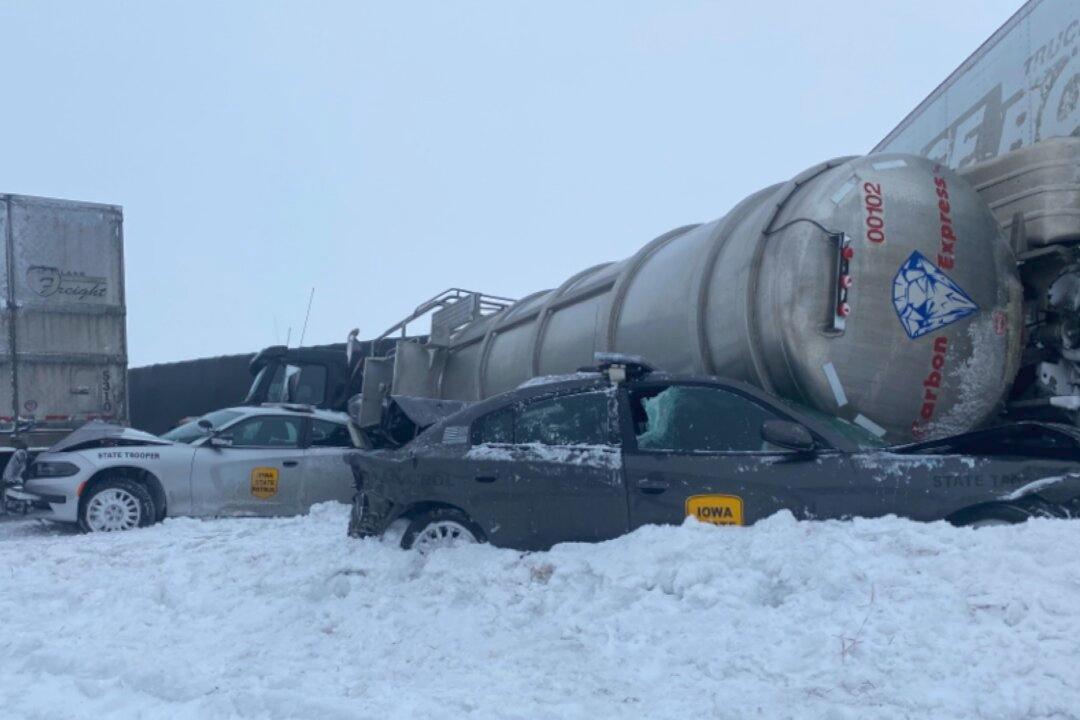 40 Vehicles Involved in Massive Pileup on Iowa Interstate