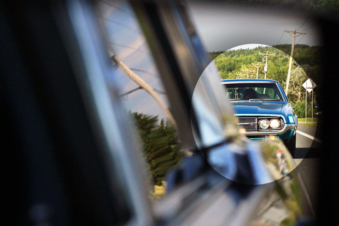 5 Ways to Find Out if You’re Being Followed in Your Car, According to Quora Blogger Ian Howe
