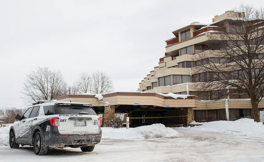 1 Dead, Several Injured in Shooting at Chicago-Area Hotel