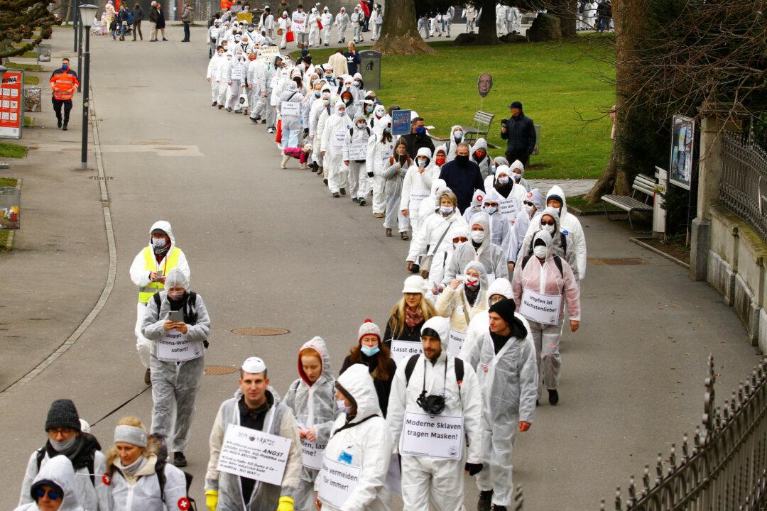 Swiss March in Lakeside Tax Haven to Protest CCP Virus Lockdown