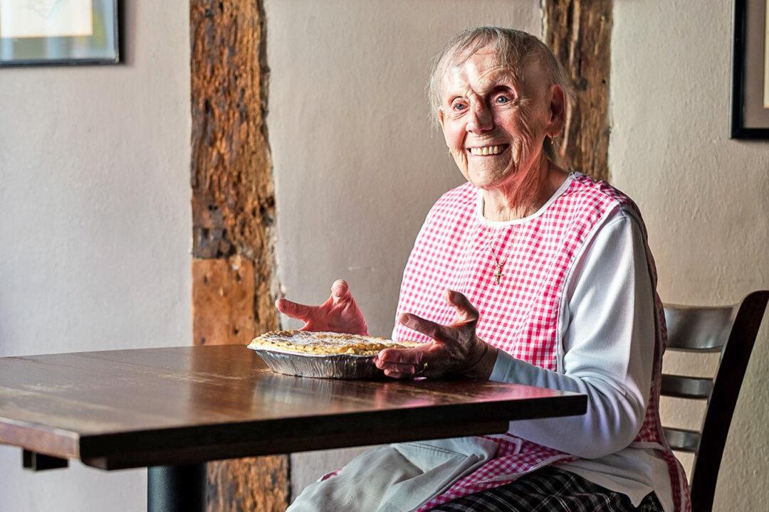 89-Year-Old Woman Becomes Social Media Star After Baking Hundreds of Pies for People in Need