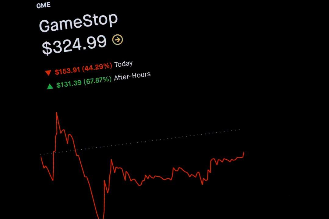 Hedge Funds Sell, Retail Investors Buy, Investment Data Show