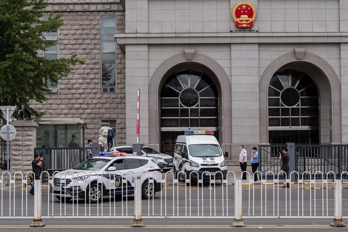 Chinese Couple Sentenced to Prison After Voicing Support for Dissidents