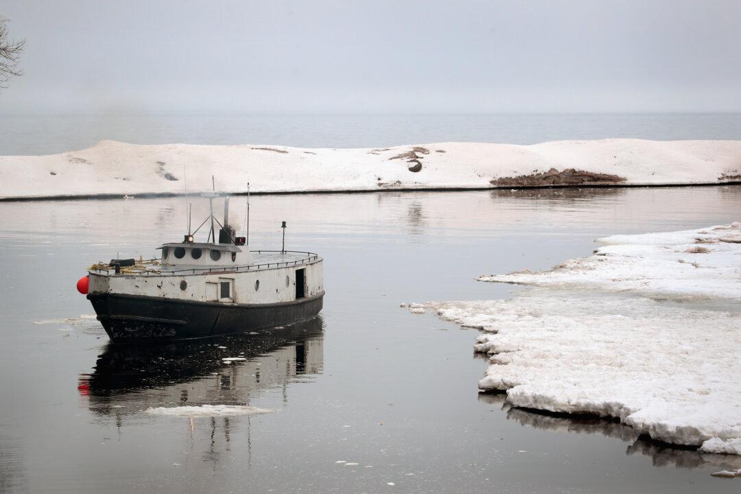26 Rescued From Ice Floe in Lake Superior Off Minnesota