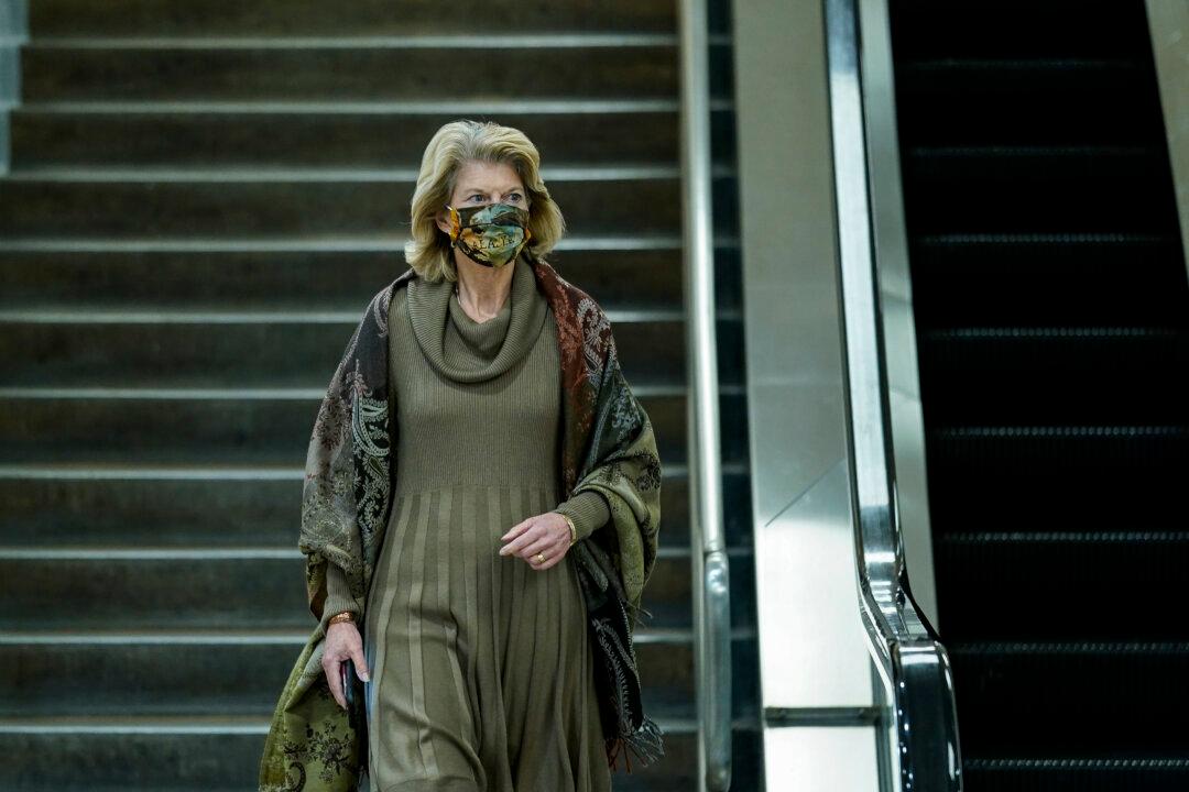 Trump Endorses Sen. Lisa Murkowski’s Challenger, Kelly Tshibaka