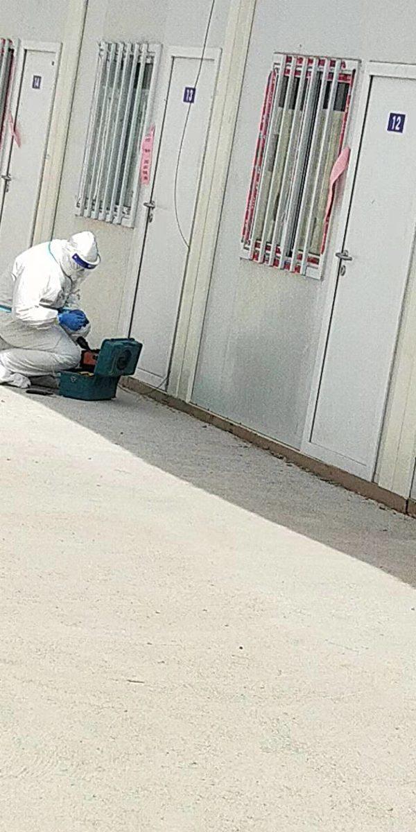 Sealed doors inside a mobile cabin hospital in Nangong. (Provided to The Epoch Times by interviewee)