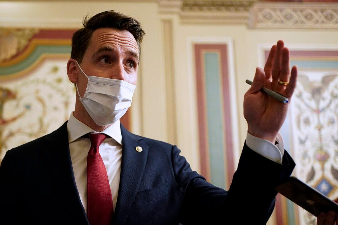 Sen. Hawley Watches Impeachment Trial From Visitor’s Gallery