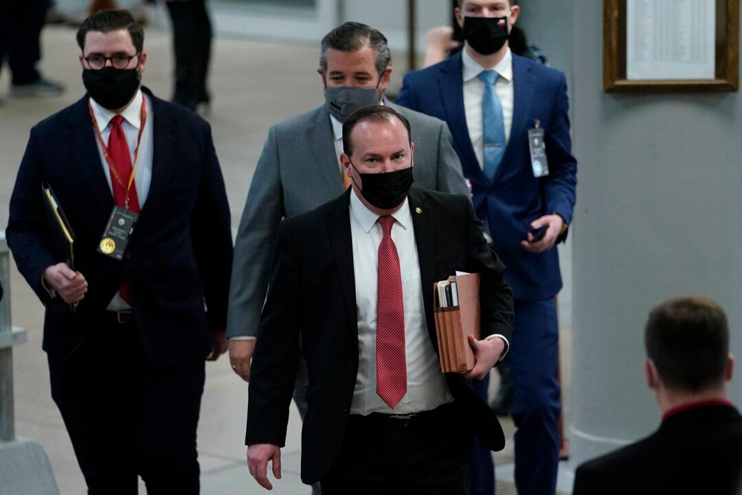 More GOP Senators Threaten to Shut Down Government Over Vaccine Mandate