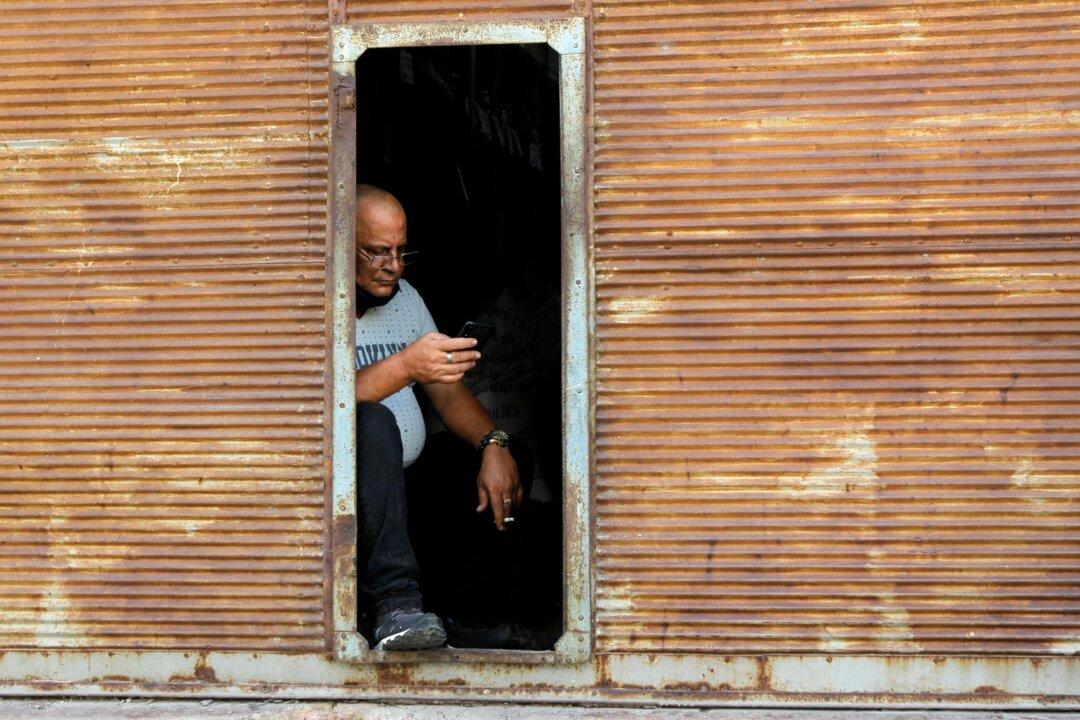 Cuba Loses Phone, Internet Connections for About 90 Minutes