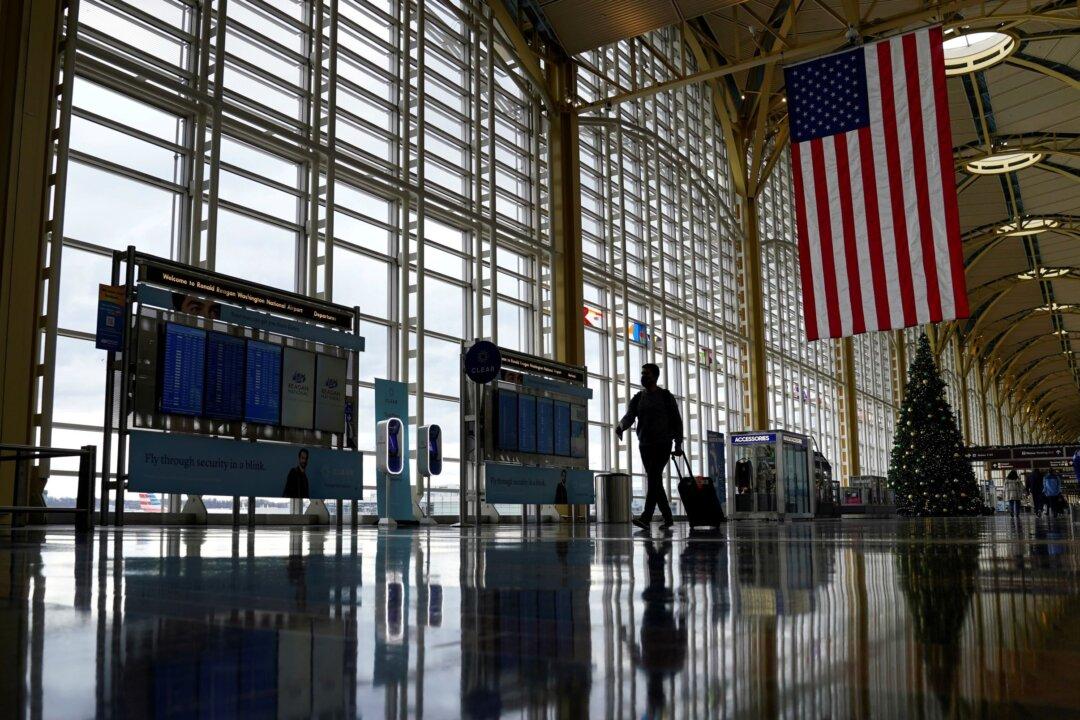 White House Says No Intention to Require COVID-19 Testing on Domestic Flights