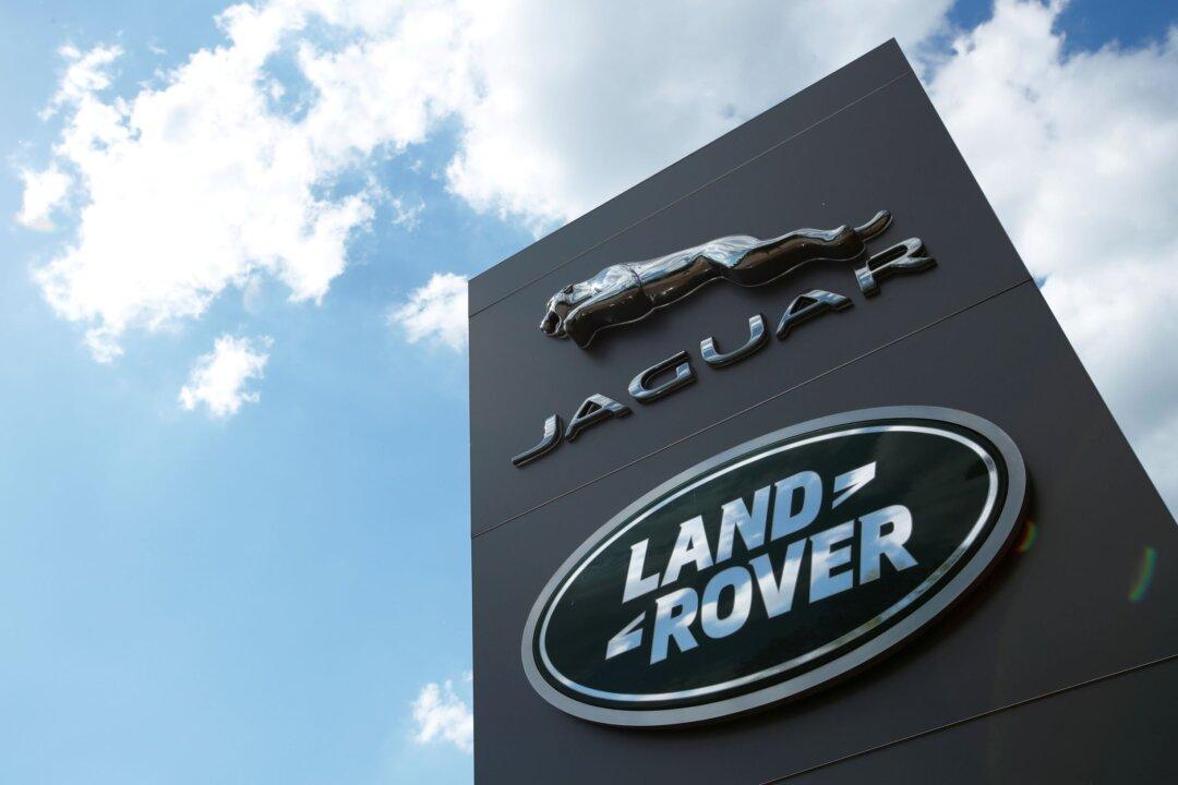 Jaguar Land Rover Halts US Shipments in Response to 25 Percent Auto Tariff