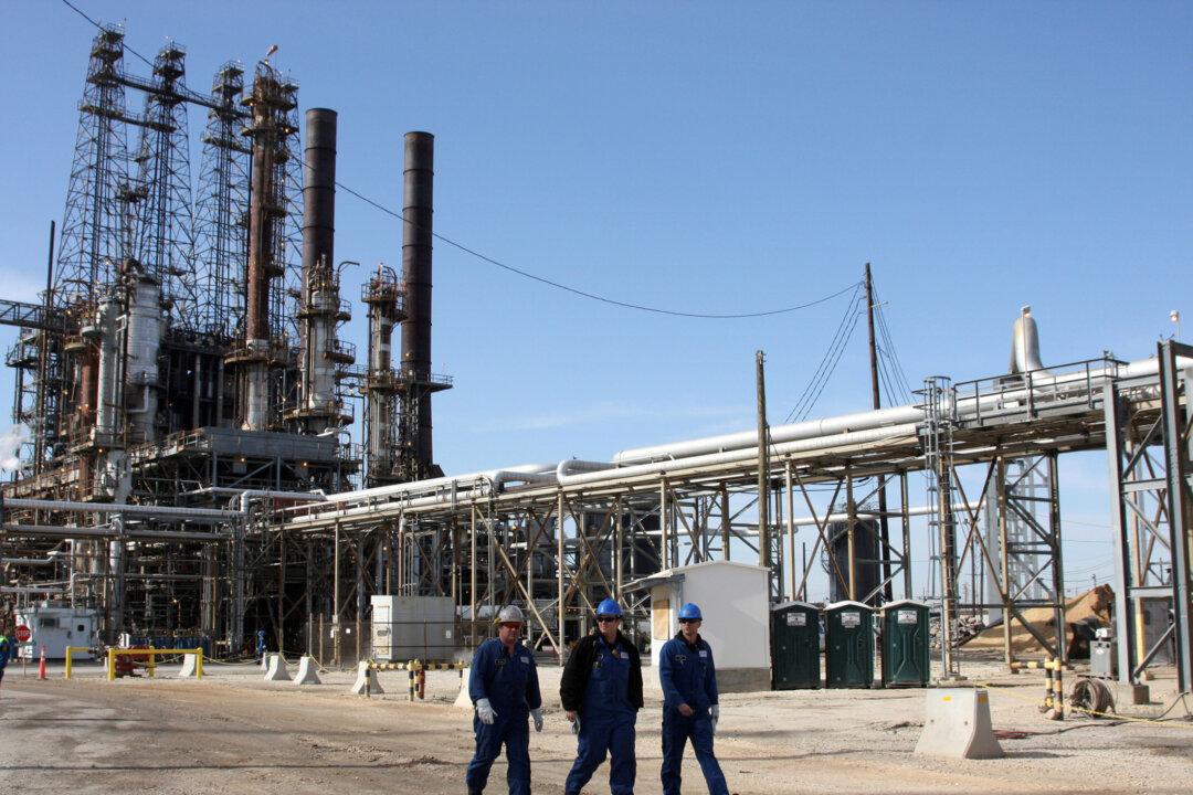 Texas Oil Refineries Shut as Winter Storm Hits US Energy Sector