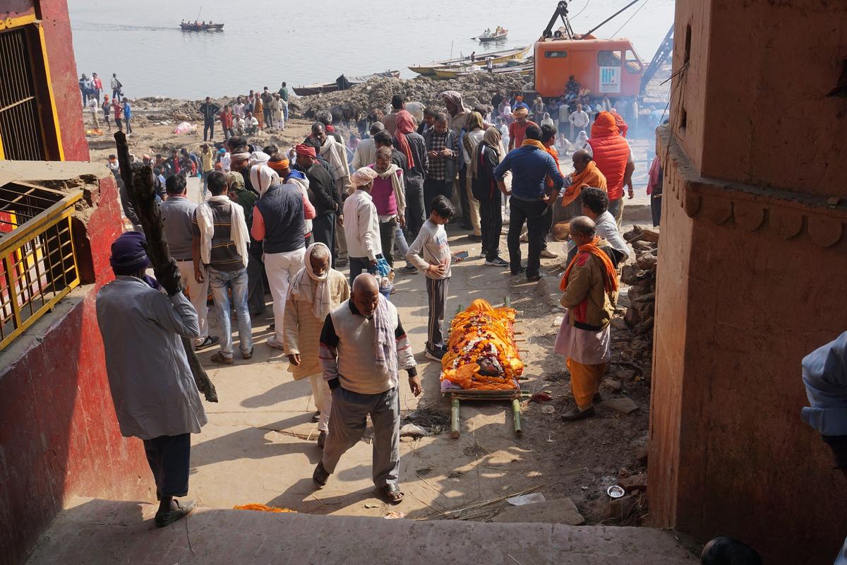 An Ancient City for Cremation Deals With the Pandemic