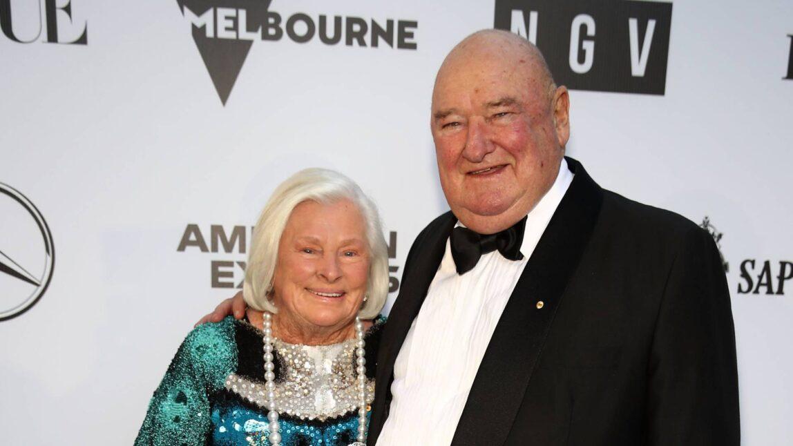 Billionaire Businessmen Offer to Build Quarantine Facilities in Australia