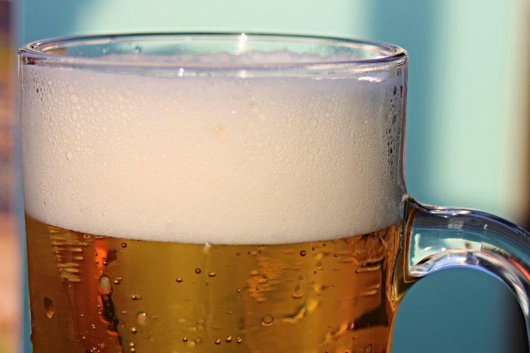 UK Police Raid Nightclub Party of 150 People in Birmingham