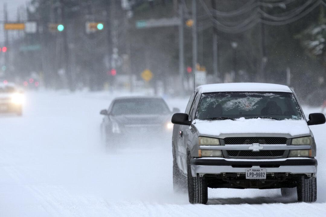 Officials: 2 Dead in Texas as Subfreezing Cold Sweeps US