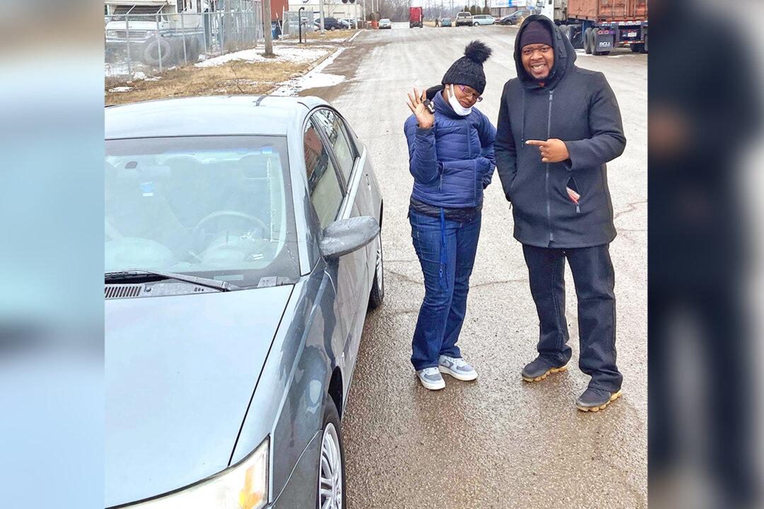 Business Owner Gifts New Car to Struggling Single Mom of Four After Hers Was Stolen