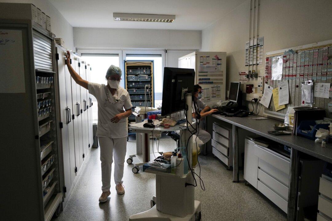 Serbian Pop Singer Popular in Balkans Dies of Coronavirus