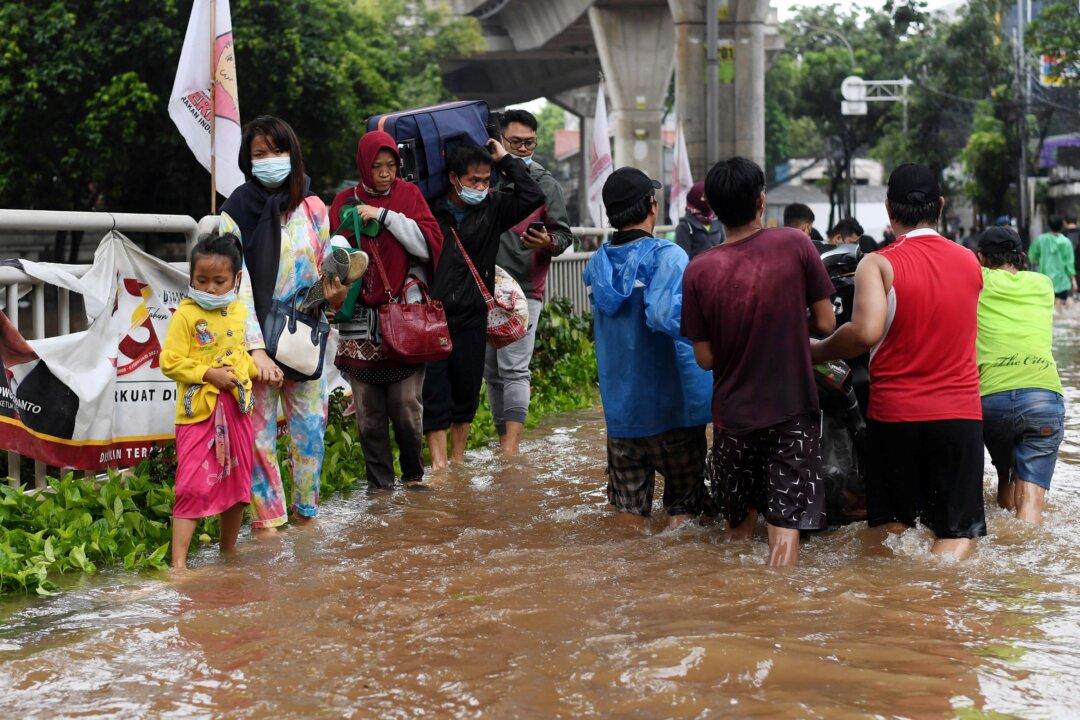Indonesian Capital Slammed by Monsoon Floods, More Than 1,000 Forced To Evacuate