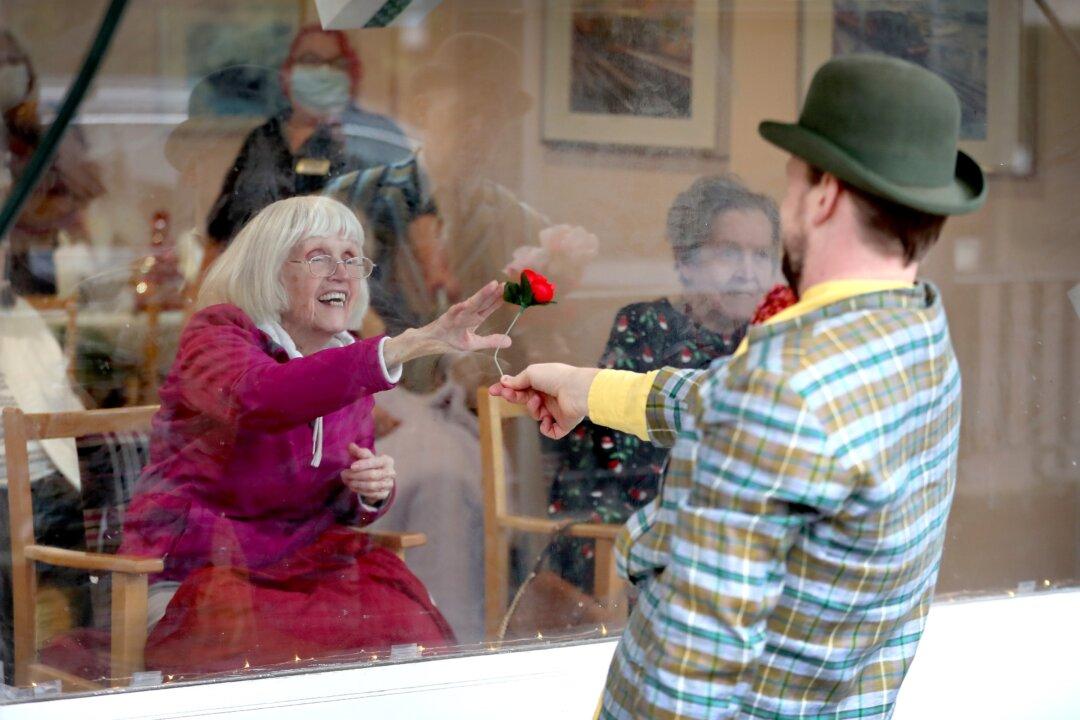 UK Allows Outdoor Family Visits for Care Home Residents as COVID-19 Rules Ease