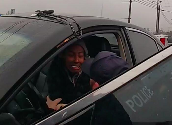 Chief James Richardson comforting Latrece Curry. (Courtesy of <a href="https://hodgenvillepd.com/">Hodgenville Police Department</a>)