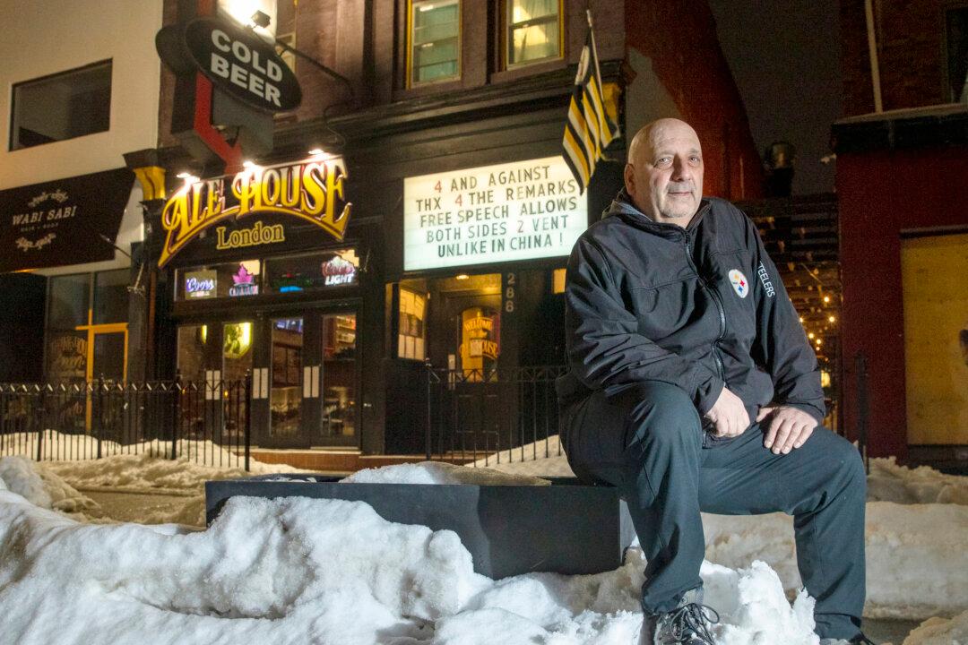 ‘Being Branded a Racist Is Hurtful’: London Bar Owner Explains Message on His Sign