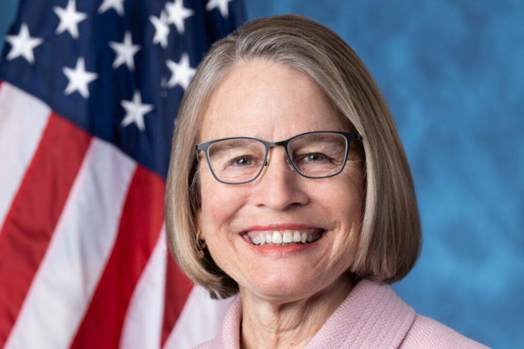 House Democrats to Challenge Seating of Iowa GOP Rep. Miller-Meeks