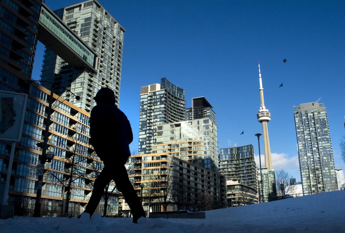 Toronto, Vancouver Residents Must Make at Least $40 per Hour to Reasonably Afford 2-Bedroom Apartment, Report Suggests