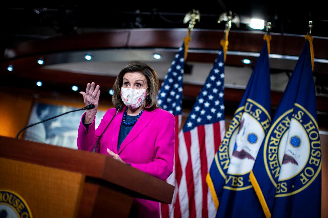 Pelosi Vows to Pass Minimum Wage Increase