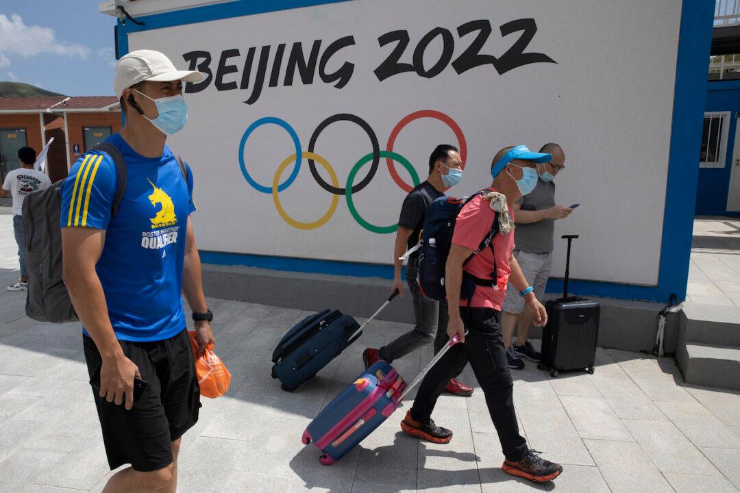 India Stages Last-Minute Diplomatic Boycott of Beijing Olympics After Chinese Soldier Made Torchbearer