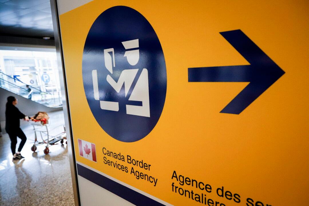 Feds Speed Up Removal of Smugglers, Firearm Offenders at Border