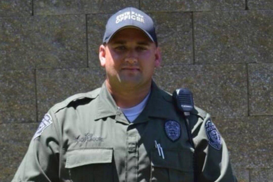 Officer Dies Trying to Rescue 2 Teenagers Who Fell Through Ice in Ohio Lake