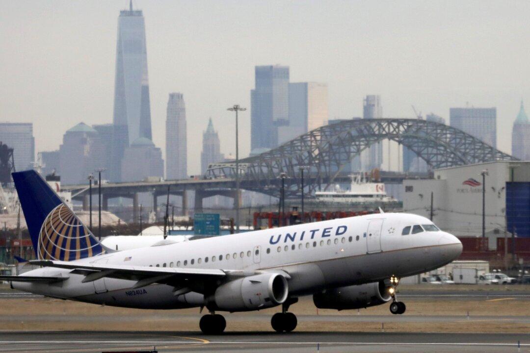United Airlines Chief Warns of Potential Pilot Shortage