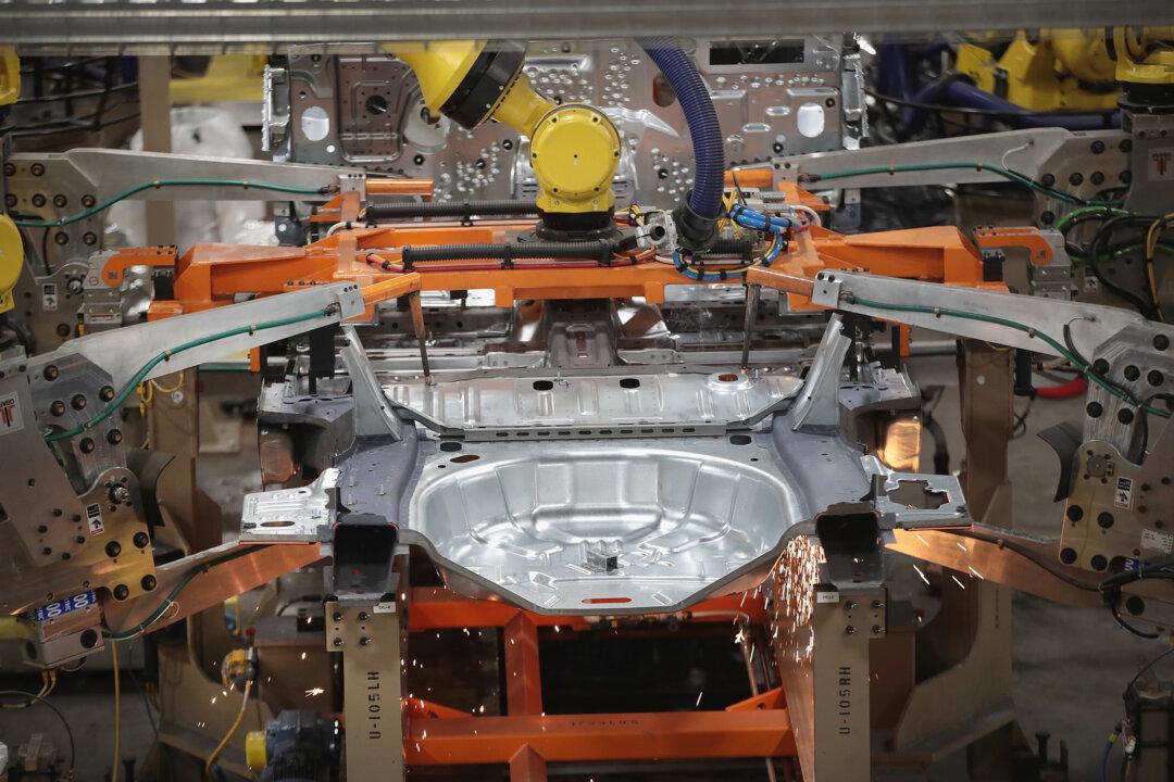 US Manufacturing Expanded in February at Fastest Pace in 3 Years