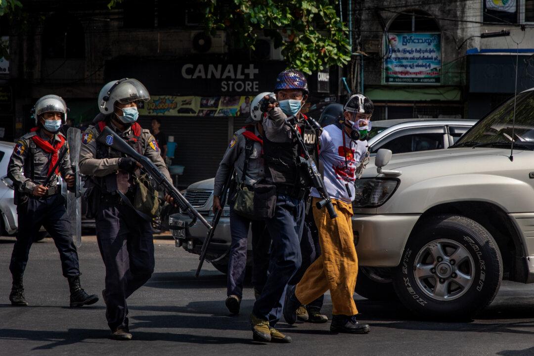 Canada’s Foreign Affairs Minister Condemns Burma Police for Violence Against Protesters