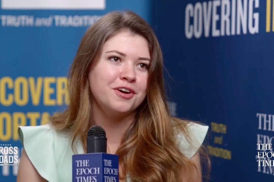 CCP Uses Private Dinners and Paid Trips to Influence Media and Politicians: Investigative Reporter