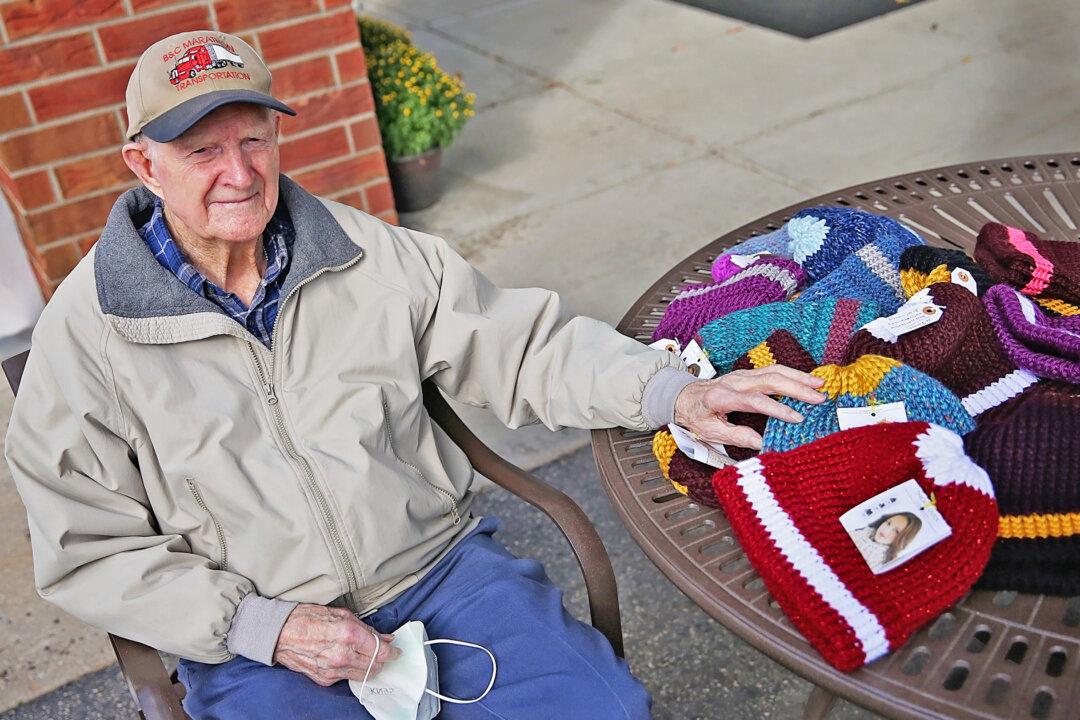WWII Veteran, 96, Knits Hats for the Salvation Army During Pandemic, Weaves Over 500