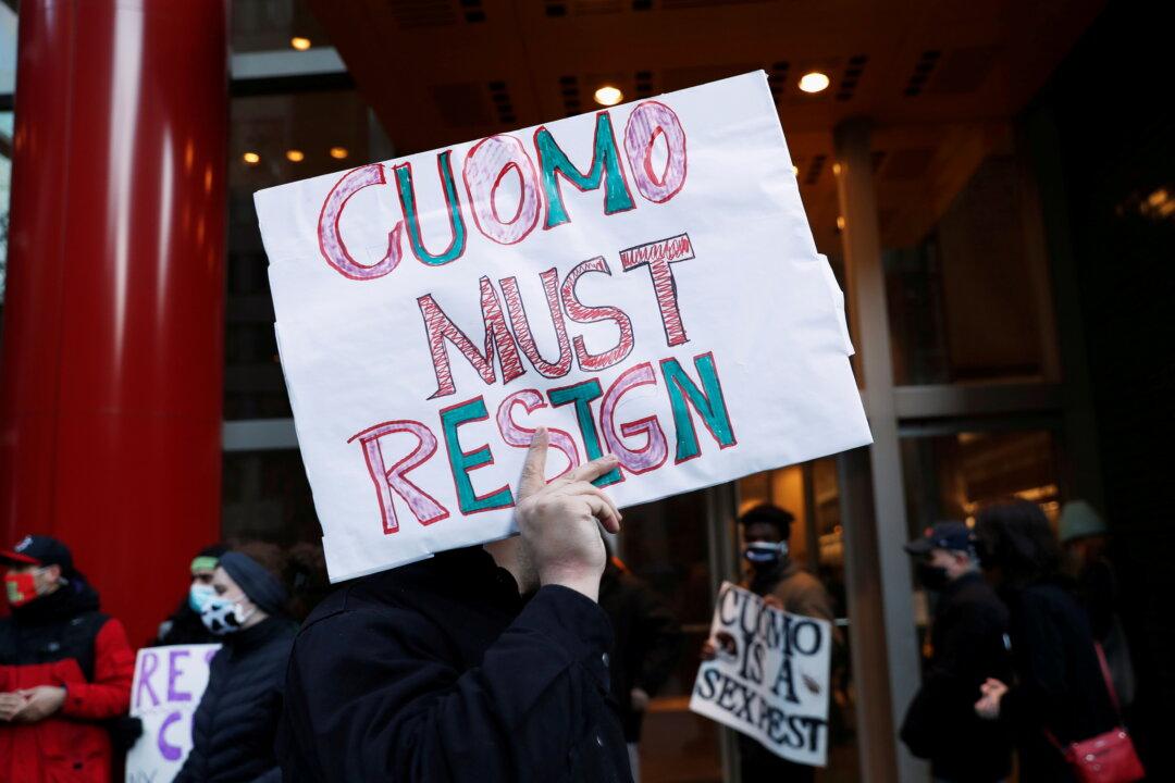 Cuomo Should ‘Stick to His Guns’: Alan Dershowitz