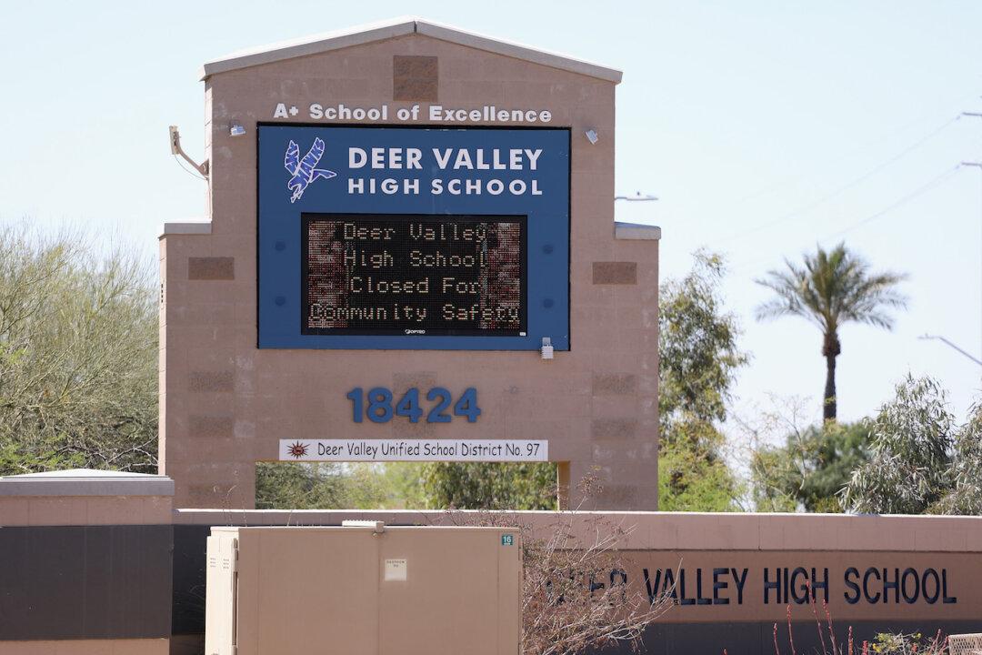 Arizona School Board Member Apologizes for Cursing at Meeting