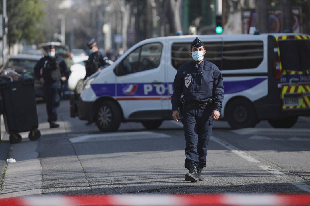 France: Man Wielding Knife Arrested Outside Jewish School