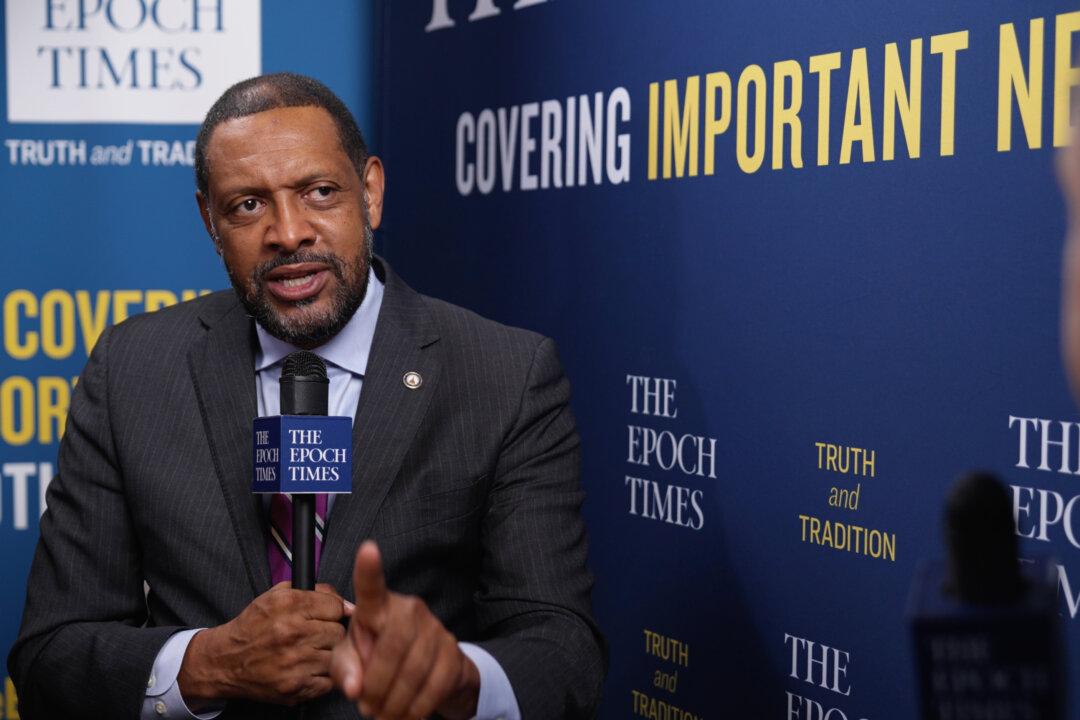 Vernon Jones, GOP Gubernatorial Candidate, Headed to Arizona to Observe Election Audit