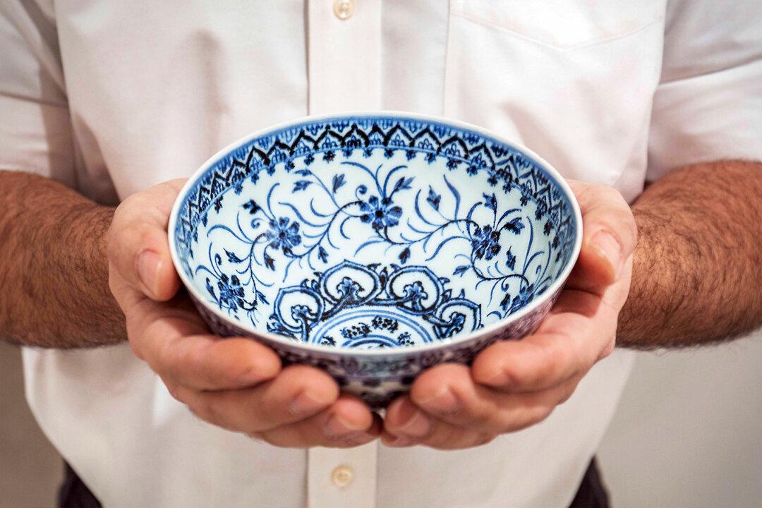 Yard Sale Shopper Pays $35 for China Bowl That Turns Out to Be Artifact Worth up to $500,000