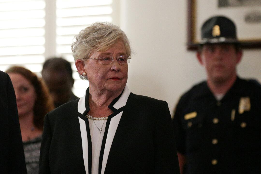 Alabama Governor Extends Mask Order: ‘We’re Not There Yet’