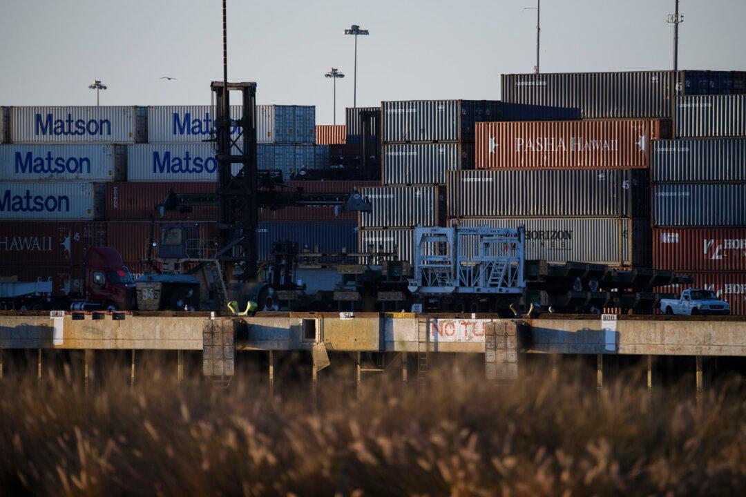 US Trade Deficit Grew 1.9 Percent in January on Record Goods Imports