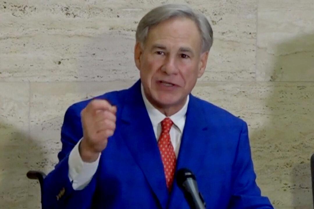 Texas Gov. Abbott Calls on Biden to Restore Trump’s Immigration Policies