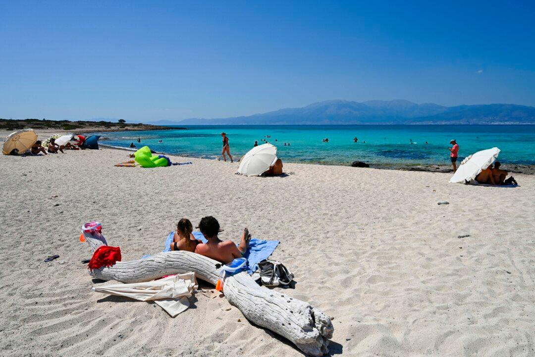 Still Too Early to Book Foreign Holidays: UK Transport Chief