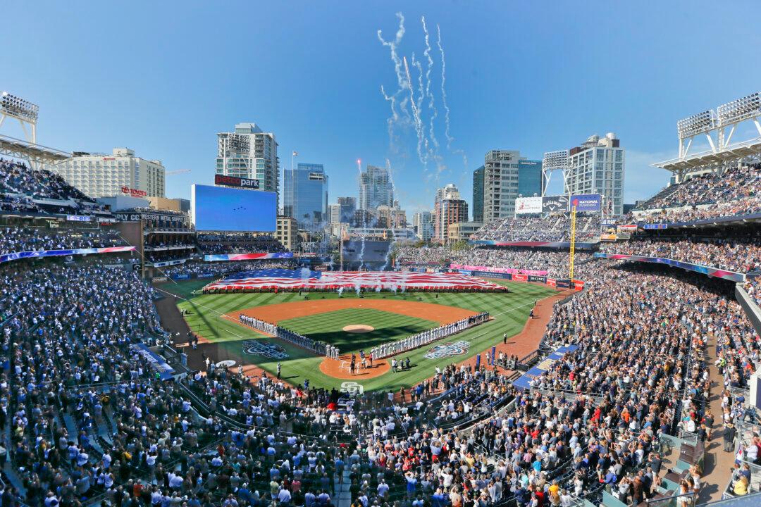 Dodgers Honor Roberto Clemente Award Nominee Justin Turner