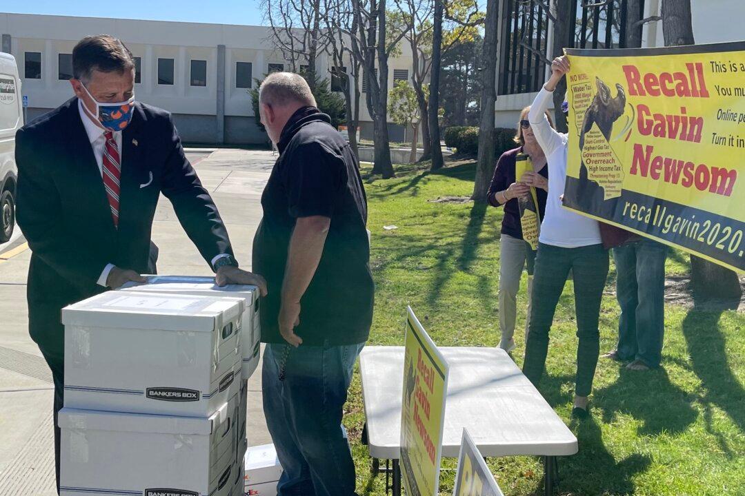 Effort to Recall Governor Newsom Receives Surge of New Signatures