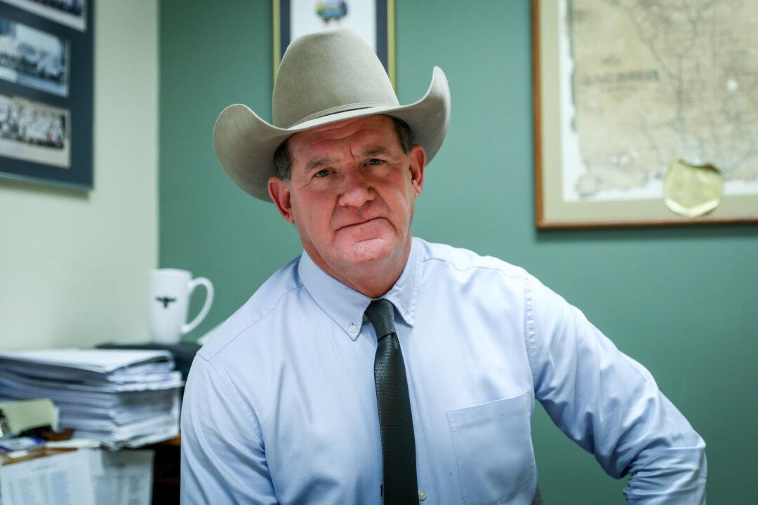 Biden Administration First to Invite Rejected Asylum-Seekers to Reapply: Texas Sheriff