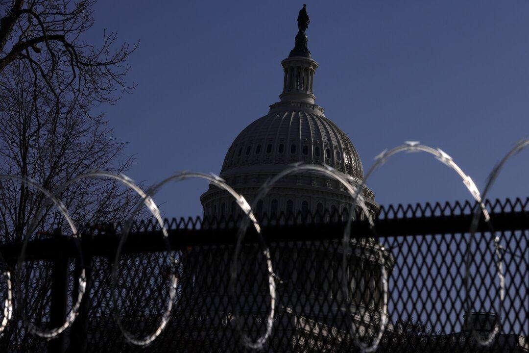 Outer Perimeter Fencing of US Capitol Taken Down, but USCP Ready at ‘Moment’s Notice’